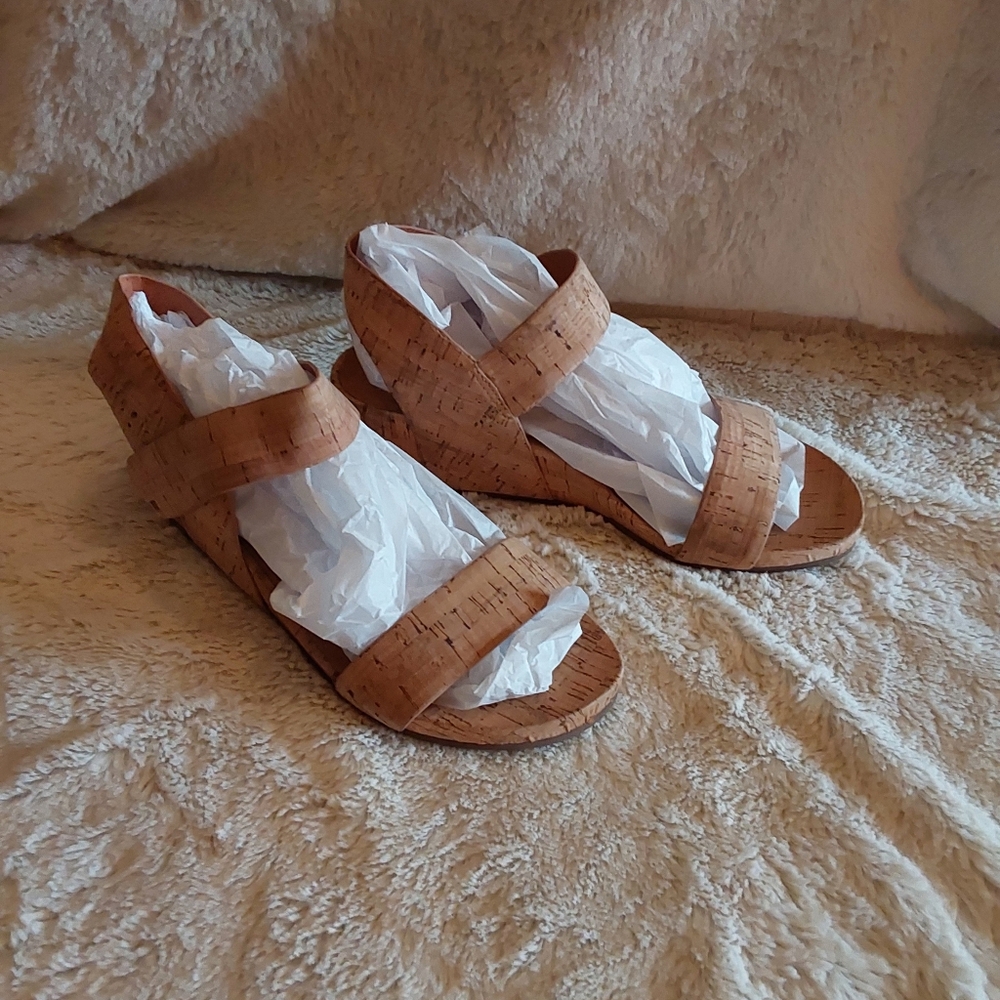 🌺 NEW Gentle Souls by Kenneth Cole Cork Wedge Sandals - Picture 2 of 10